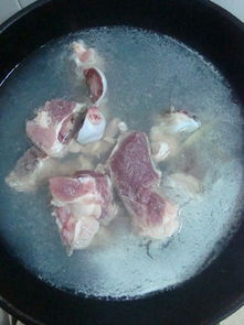 東莞食材配送?中心談?wù)劊男┤瞬贿m合喝豬筒骨湯？