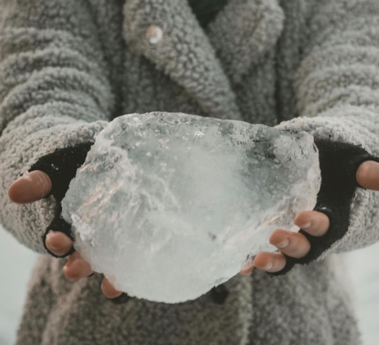 冬天摸冰塊為啥會(huì)粘手？深圳蔬菜配送公司為您科普