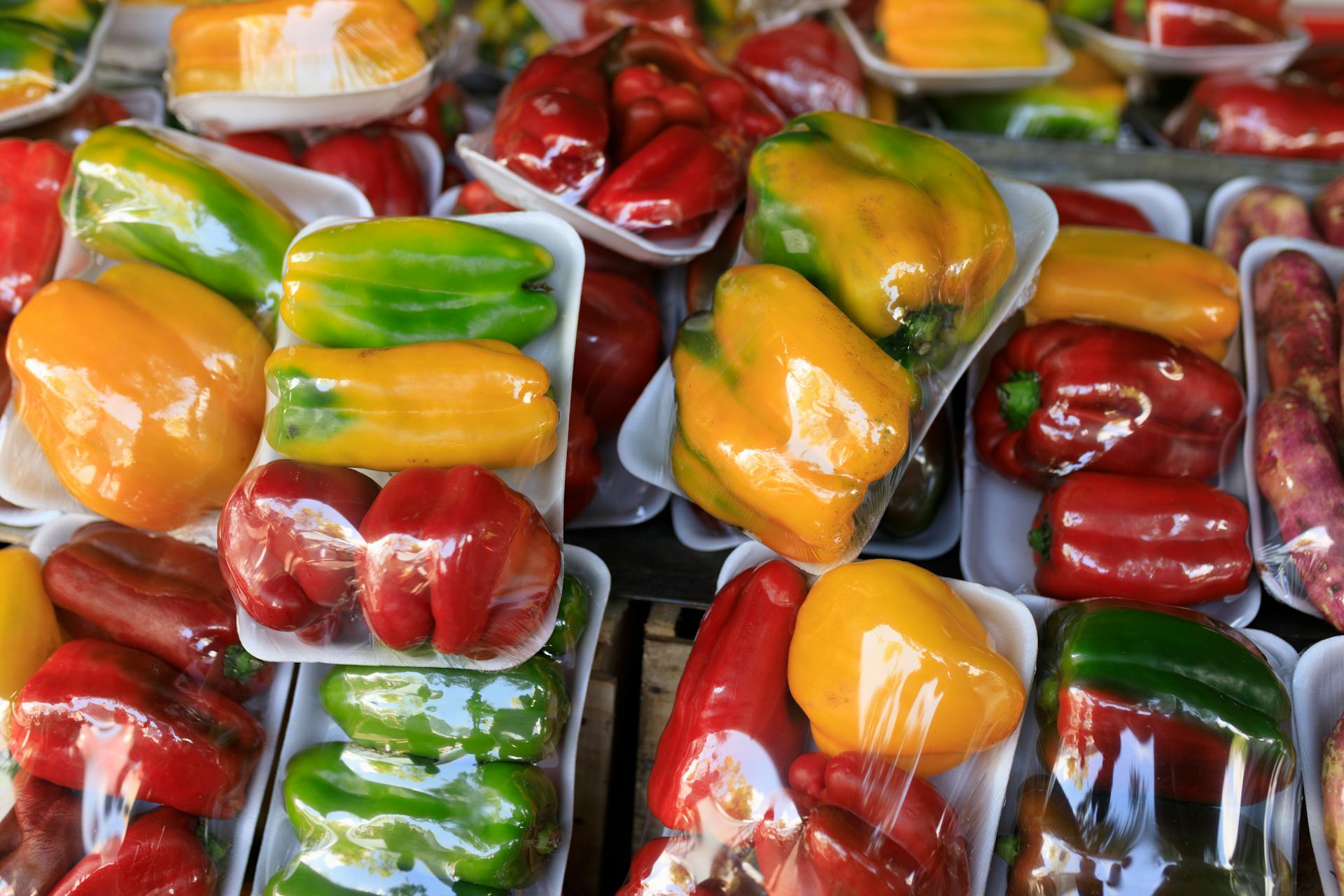 ?保鮮膜裹得越緊越保鮮？很多人都錯(cuò)了！深圳農(nóng)產(chǎn)品配送公司為您科普